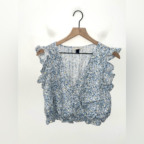 Universal Thread Blue Floral Flutter Sleeveless Cropped Wrap Top Size Large - Picture 5 of 10